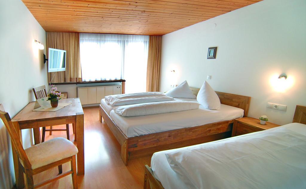 Gasthof Bad Sonnenberg Nueziders Ruang foto